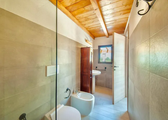 Ξενοδοχείο με διαμερίσματα Lofts With Private Outdoor Area And Swimming-pool In Badesi