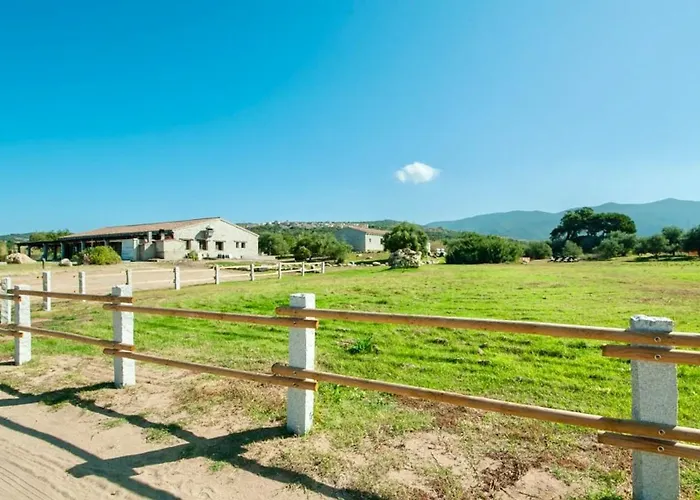 Ξενοδοχείο με διαμερίσματα Lofts With Private Outdoor Area And Swimming-pool In