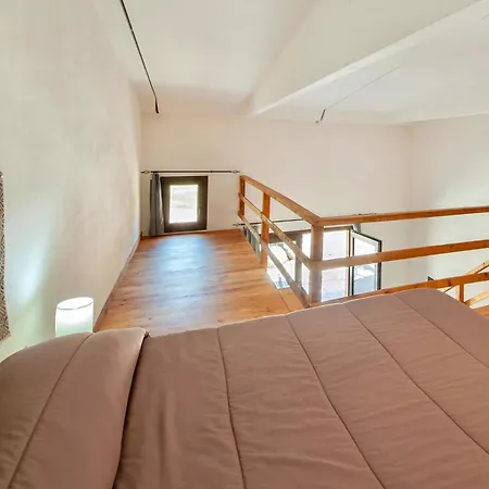Lofts With Private Outdoor Area And Swimming-pool In מלון דירות 3*