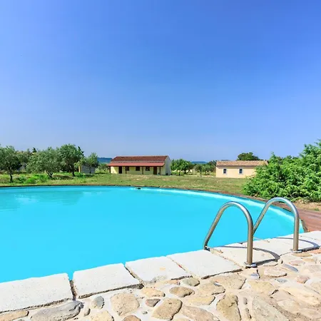 Lofts With Private Outdoor Area And Swimming-pool In מלון דירות 3*