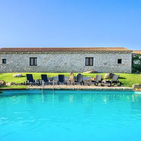 Aparthotel Lofts With Private Outdoor Area And Swimming-pool In 3*