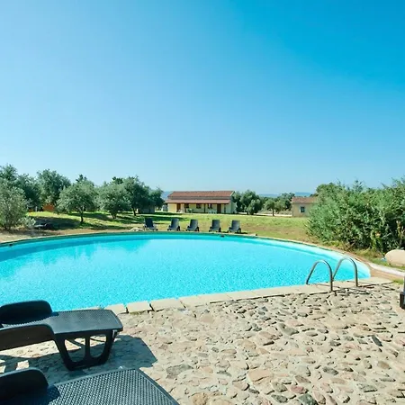 Lofts With Private Outdoor Area And Swimming-pool In Aparthotel
